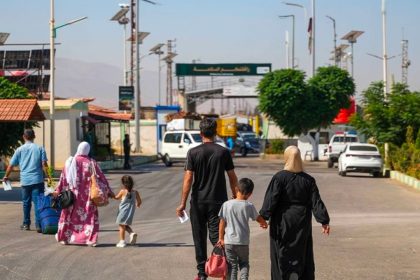 100 دولار لكل عائد.. الأمم المتحدة تشجع السوريين على العودة من لبنان