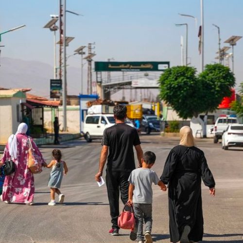 100 دولار لكل عائد.. الأمم المتحدة تشجع السوريين على العودة من لبنان