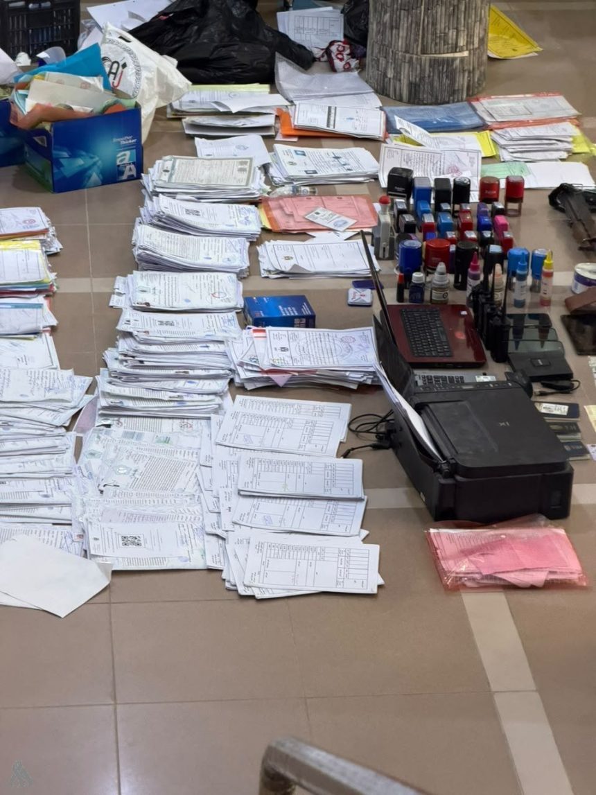 اعتقال 6 متهمين بقضية تزوير قطع الاراضي في بلدية الناصرية وضبط ملفات جديدة