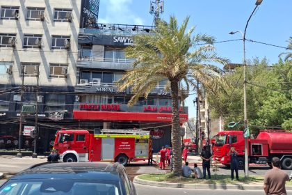 الدفاع المدني: إنقاذ 50 مواطناً وإخماد حريق اندلع داخل بناية في منطقة الكرادة ببغداد