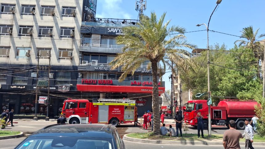 الدفاع المدني: إنقاذ 50 مواطناً وإخماد حريق اندلع داخل بناية في منطقة الكرادة ببغداد