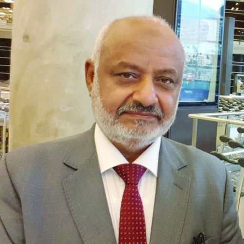 إعلام يمني: نجاة محافظ الحديدة الحسن طاهر من محاولة اغتيال حوثية بصاروخ باليستي