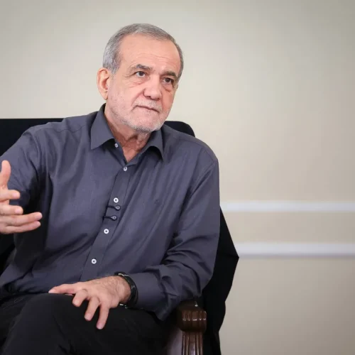 الرئيس الإيراني: المرشد الأعلى يتمتع بصحة وسلامة جسدية تامة