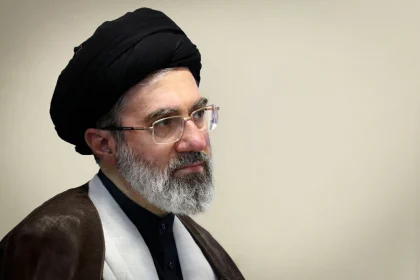 المرشد الايراني يعيّن "علي عبداللهي" رئيسا لهيئة الأركان و"أحمد وحيدي" قائدا للحرس الثوري