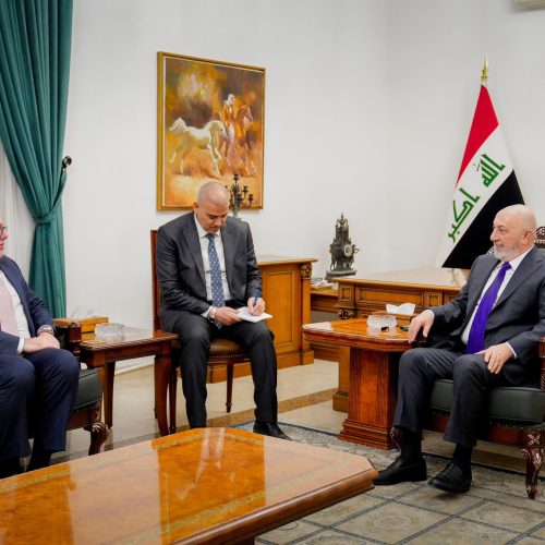 القائم بأعمال السفارة الأمريكية يؤكد حرص بلاده على مواصلة تطوير العلاقات مع العراق
