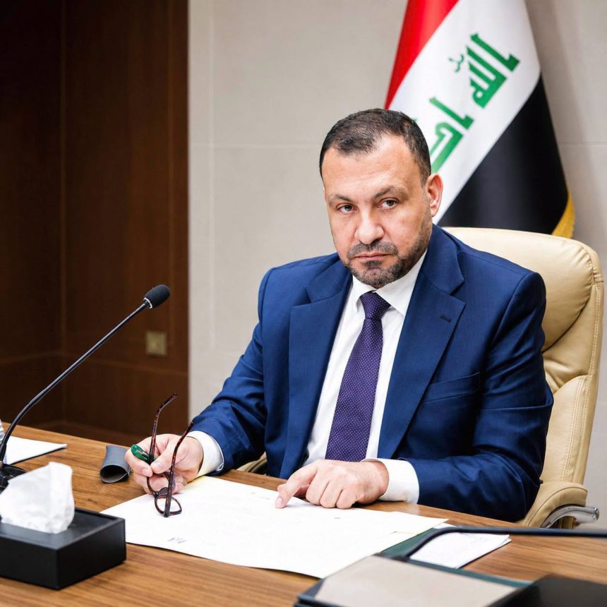 قوة من هيئة النزاهة تعتقل خالد غزاي عطية وكيل وزارة الكهرباء لشؤون النقل والتوزيع