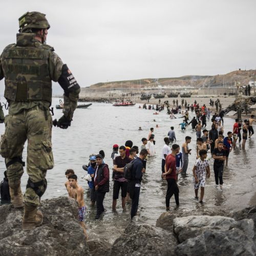 استنفار أمني في المغرب إثر دعوات لاقتحام مدينة سبتة مجدداً