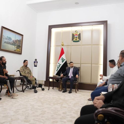 الزيدي يؤكد حرص الحكومة على رعاية الجرحى وعوائل الشهداء والعمل على تأمين حقوقهم