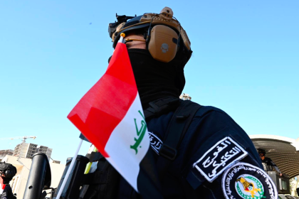 الداخلية: إصابة ضابط ومنتسب باشتباك مع مطلوب والقبض عليه وبحوزته مخدرات في الديوانية