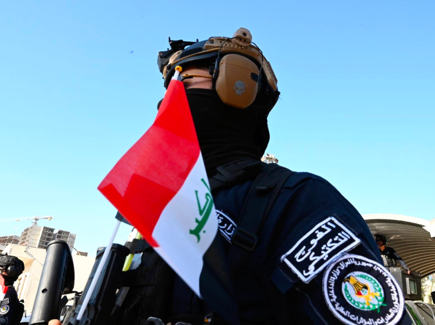 الداخلية: إصابة ضابط ومنتسب باشتباك مع مطلوب والقبض عليه وبحوزته مخدرات في الديوانية