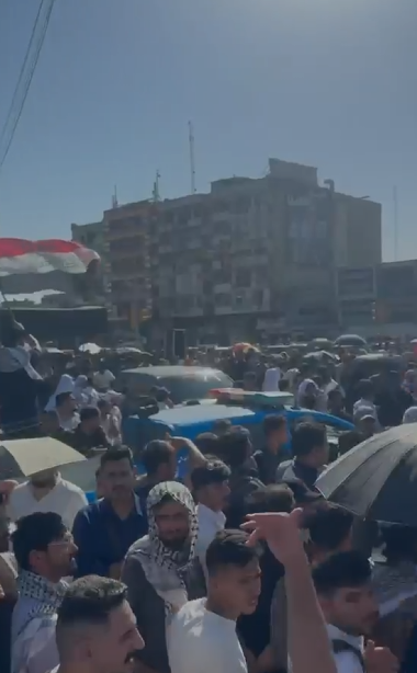 بالفيديو.. قطع تقاطع باب المعظم نتيجة تظاهرة لذوي المهن الصحية