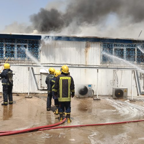 الدفاع المدني تخمد حريقاً اندلع بمذخر أدوية في مستشفى الفيحاء بالبصرة
