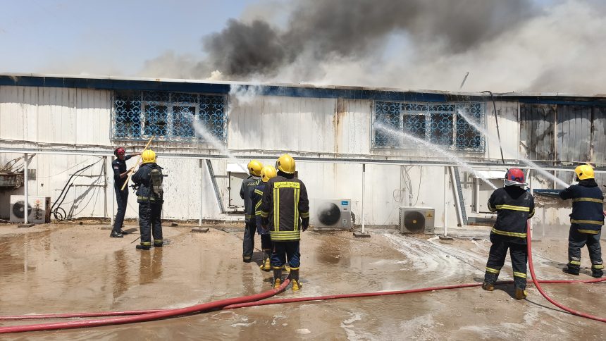 الدفاع المدني تخمد حريقاً اندلع بمذخر أدوية في مستشفى الفيحاء بالبصرة