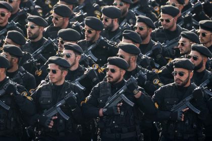 الجيش الإيراني: مكافأة 30 ألف دولار لمن يأسر أو يقتل عسكريا أمريكيا
