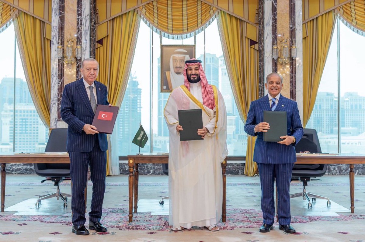 رئيس وزراء باكستان: سنواصل مع السعودية وتركيا القيام بدور بناء بالدفاع عن بلادنا والمنطقة