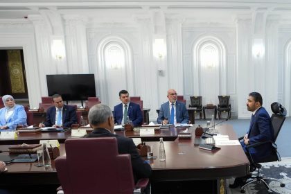 الزيدي يوجه الشركات النفطية بالعمل على مدار 24 ساعة بما يضمن استدامة عمليات الإنتاج والتصدير