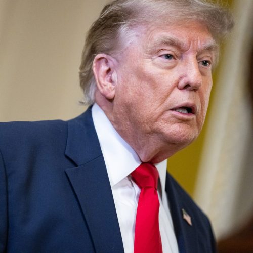 "فوكس نيوز": ترامب يهدد بقصف عُمان إذا عرقلت أنشطة واشنطن في "هرمز"
