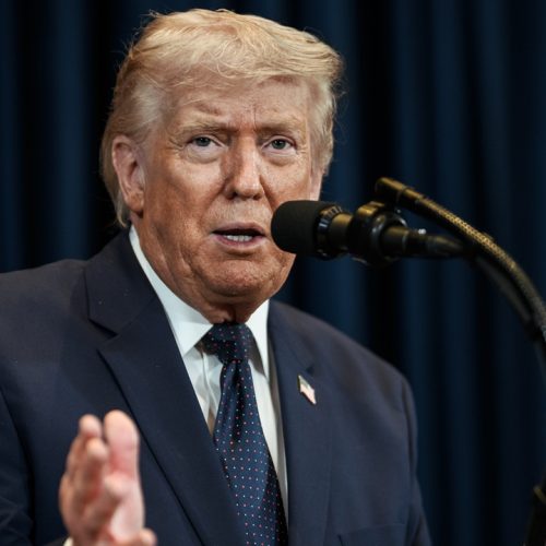 ترامب: مضيق هرمز مفتوح والعمل فيه مستمر