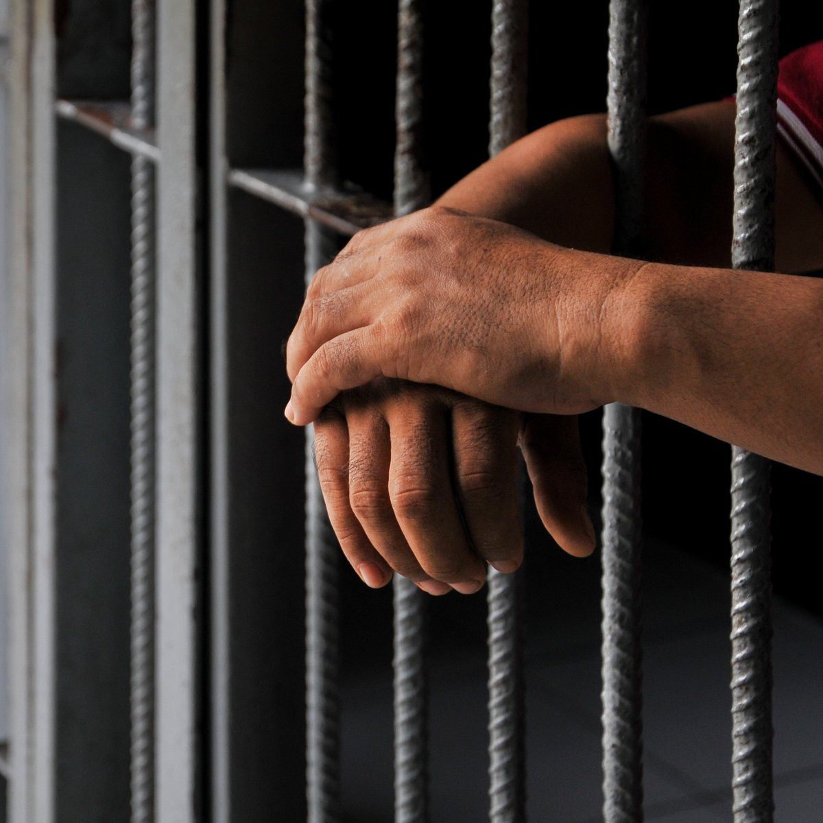 النزاهة: الحبس الشديد 3 سنوات بحق متهم انتحل صفة رسمية وقام بابتزاز أحد المواطنين في بابل
