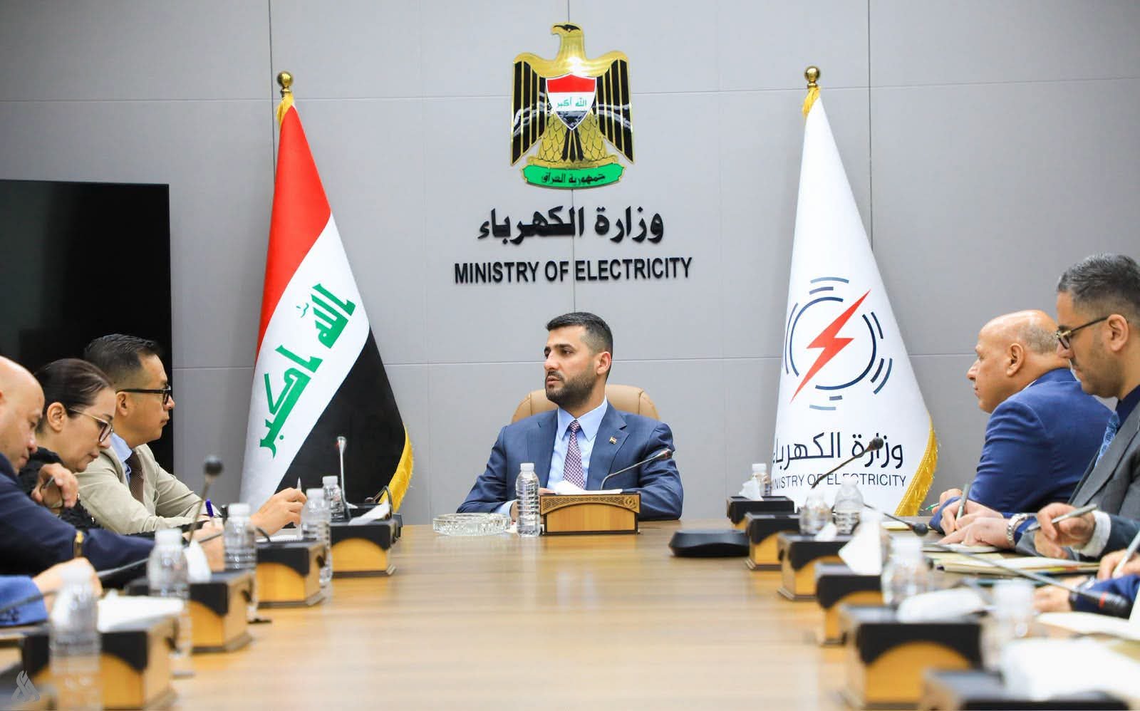 وزير الكهرباء يؤكد أهمية توجيه التمويل نحو المشاريع المباشر لتطوير البنية التحتية للقطاع