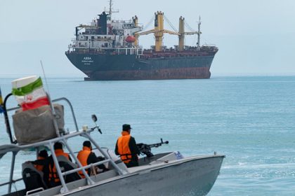 الحرس الثوري الإيراني: اتفقنا مع عُمان على حصص الطرفين من إيرادات مضيق هرمز