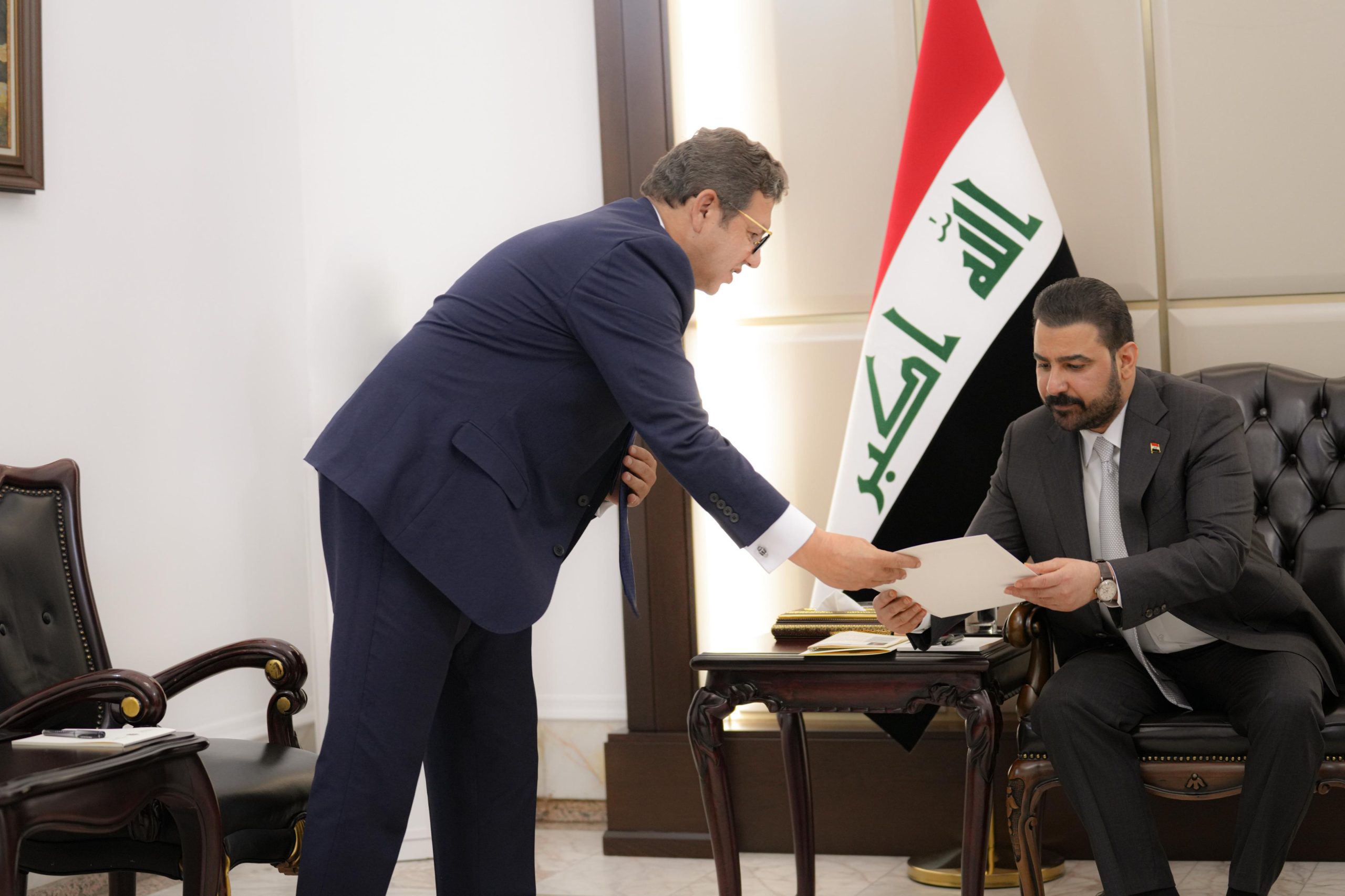 الزيدي يتسلم رسالة خطية من الرئيس المصري عبد الفتاح السيسي